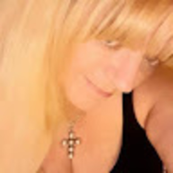 Profile Picture of Lynne Nance (@charlottelynne2) on Poshmark