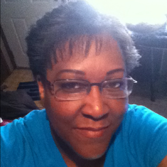 Profile Picture of Robin Royal (@robinlr) on Poshmark