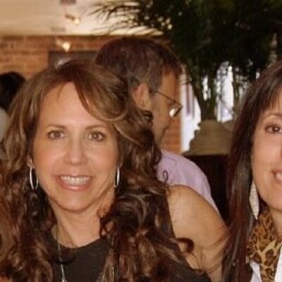 Profile Picture of Suzanne Engel (@slaengsong) on Twitter