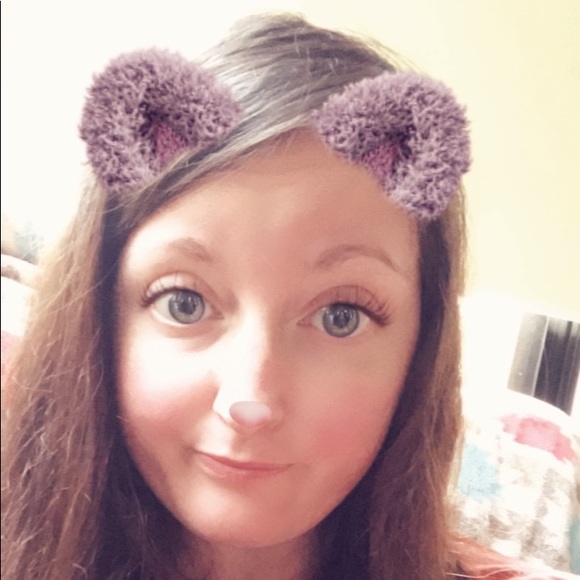 Profile Picture of Kristen Cobbett (@kcobbett) on Poshmark