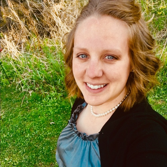 Profile Picture of Kara Heglund (@kat0663) on Poshmark