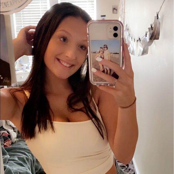 Profile Picture of Haleigh Atzert (@haleighrose0246) on Poshmark
