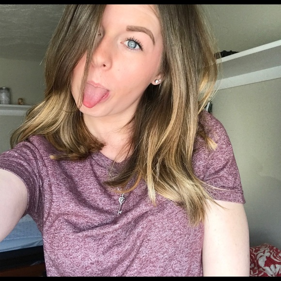 Profile Picture of Zoe Mitchell (@zoemitche11) on Poshmark