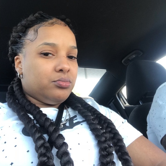 Profile Picture of Adrian Macklis (@adrian34420) on Poshmark