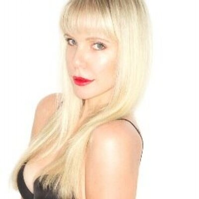 Profile Picture of Kelly Harper (@KellyHarper) on Twitter