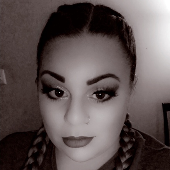 Profile Picture of Stacey Nevarez (@staceynevarez) on Poshmark