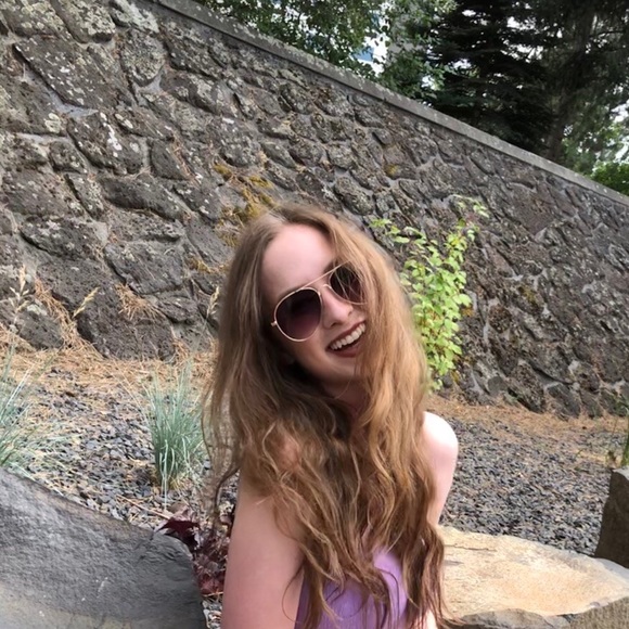 Profile Picture of Ashley Ellenz (@ashmich1234) on Poshmark