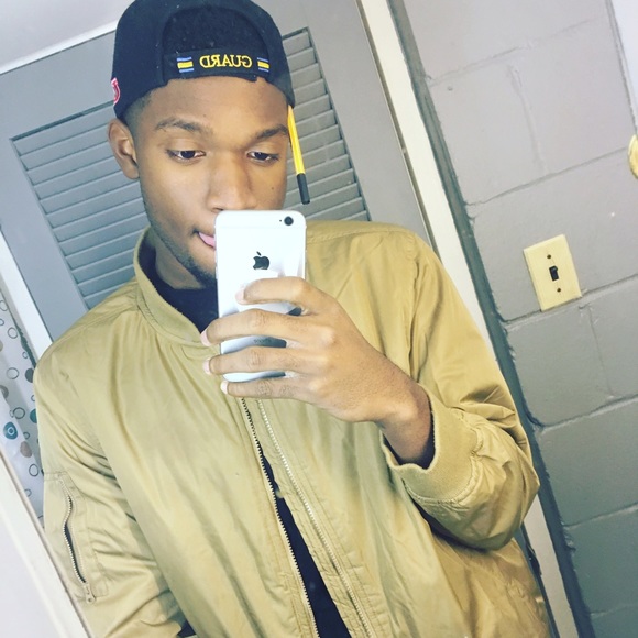 Profile Picture of William Cordy (@_4flo) on Poshmark