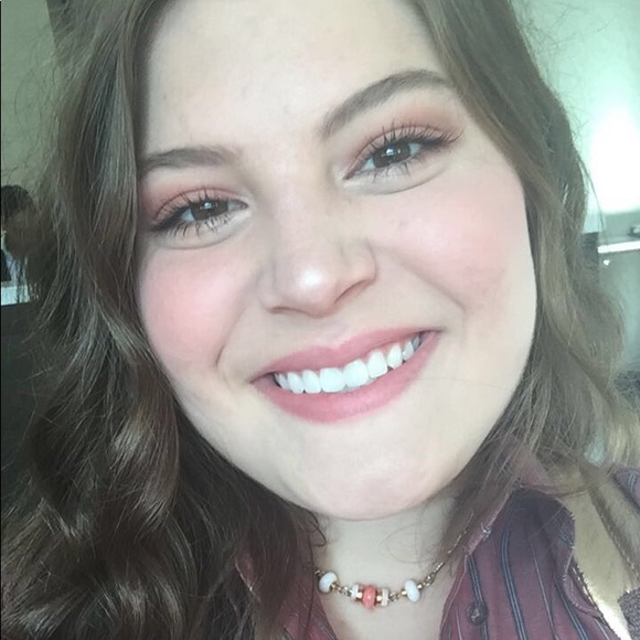 Profile Picture of Olivia Kirby (@obnoxiousliv) on Poshmark