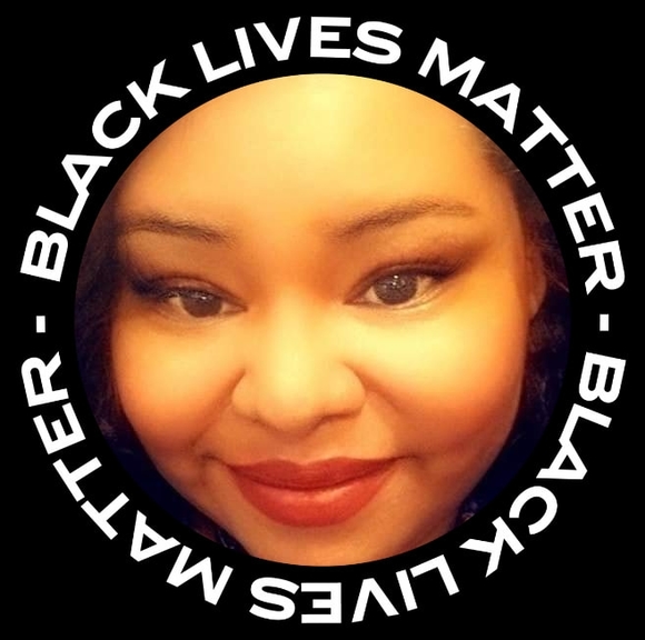 Profile Picture of Selena Colter (@mamayaya80) on Poshmark