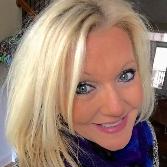 Profile Picture of Sheila Raper (@strn2u) on Poshmark