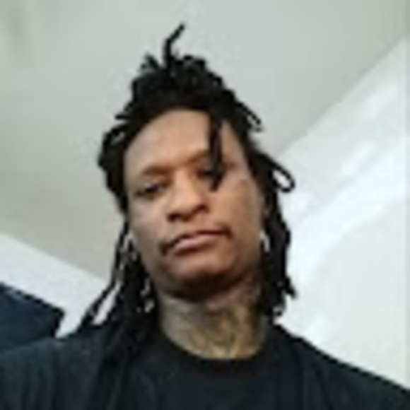 Profile Picture of Carlus Fitz (@cmoney151) on Poshmark
