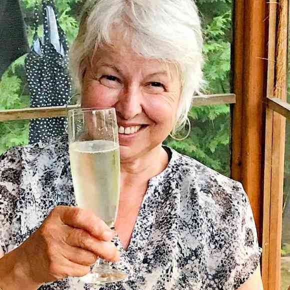 Profile Picture of Lyse Lavictoire (@cachemire1) on Poshmark