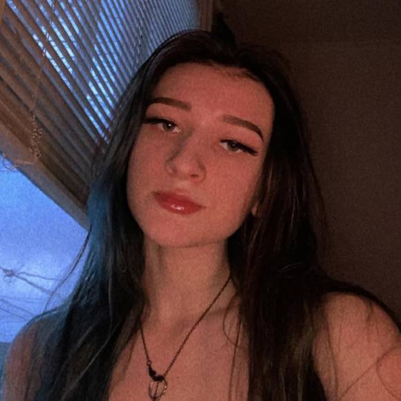 Profile Picture of Raina Smith (@rainasmith2896) on Poshmark