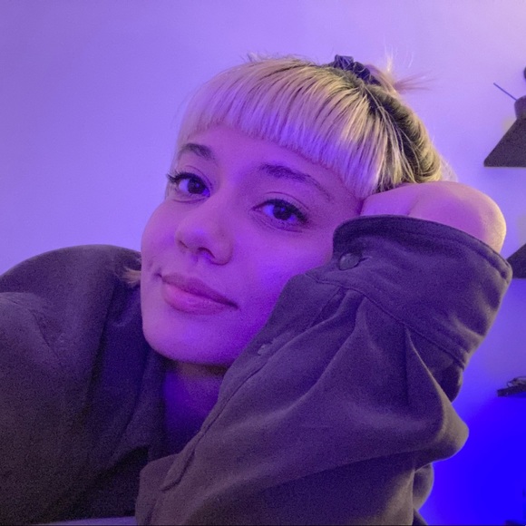Profile Picture of Lianna Vanicelli (@lvanicelli) on Poshmark