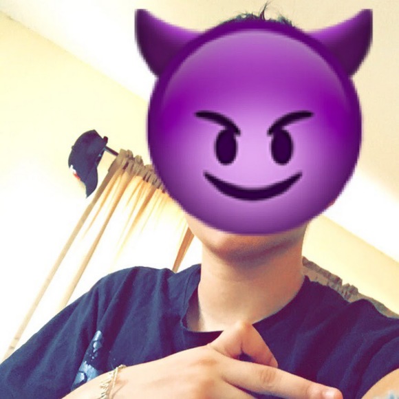 Profile Picture of Aylene Molina (@aylenemolina8) on Poshmark