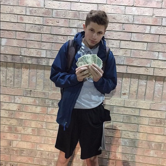Profile Picture of Blake Andrus (@blakeandrus) on Poshmark