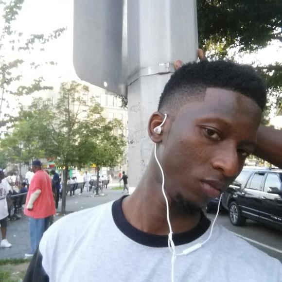 Profile Picture of Modi Khalifa (@modibacho23) on Poshmark