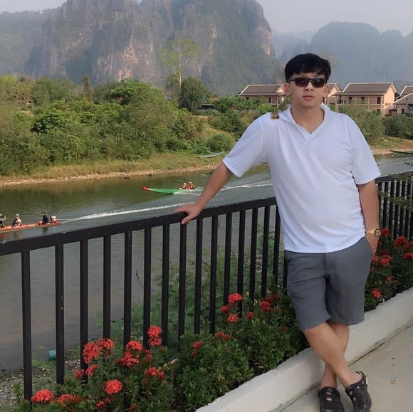 Profile Picture of Vieng Vongsamphanh (@vieng_v) on Poshmark