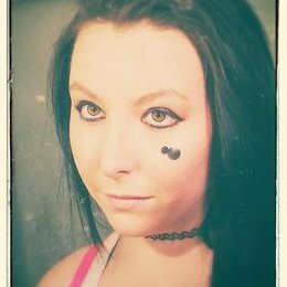 Profile Picture of Brittany Halsey (@Mickey_Mouse25) on Twitter