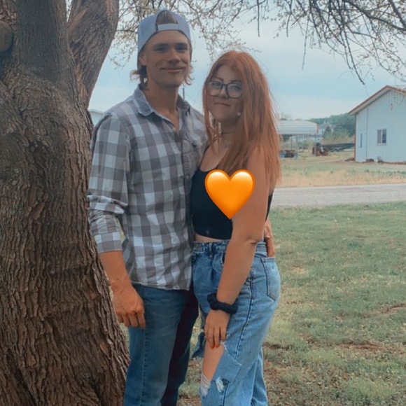 Profile Picture of Taylor Hetzel (@taylor_hetzel) on Poshmark