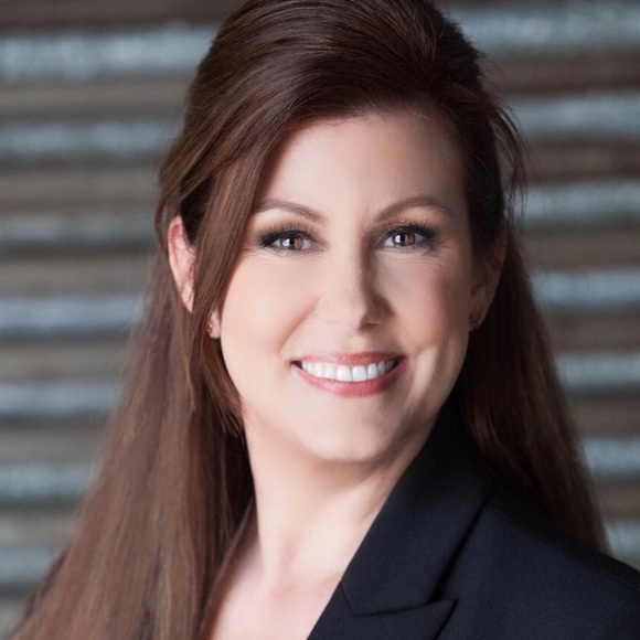 Profile Picture of Jennifer Willingham (@jwillingham) on Poshmark