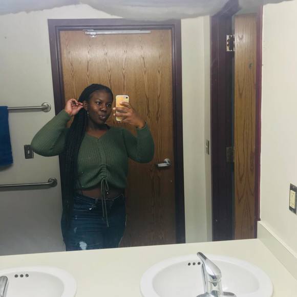 Profile Picture of Pamela Baldwin (@pamey13) on Poshmark