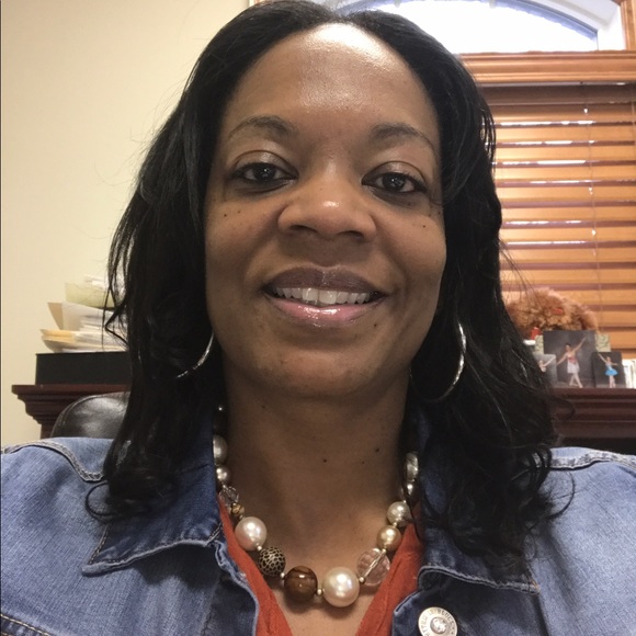 Profile Picture of Treva Thompson (@trevajt) on Poshmark