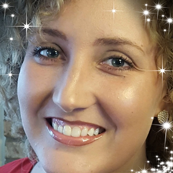 Profile Picture of Michelle Nikbakht (@mnikbakht) on Poshmark