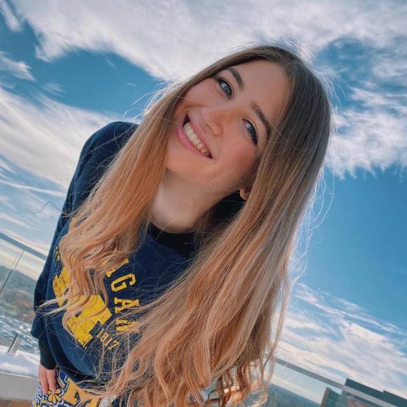 Profile Picture of Alexa Amram (@alexaa0329) on Poshmark