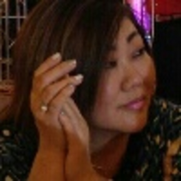 Profile Picture of Kaori Lowe (@finemalibu) on Poshmark