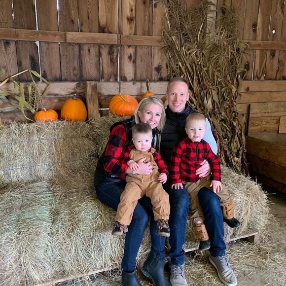 Profile Picture of Kimmy Wyeth (@kimbow12) on Poshmark