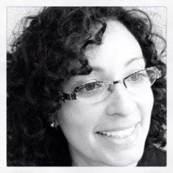 Profile Picture of Amelia Pessa (@ameliapessa) on Poshmark