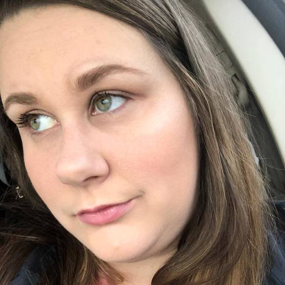 Profile Picture of Amanda Durr (@manda22722) on Poshmark