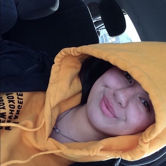 Profile Picture of Nina Bluntz (@itsninabluntz) on Poshmark