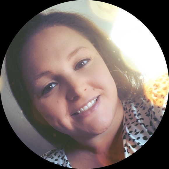 Profile Picture of Kristen Gsell (@ktrossbach) on Poshmark