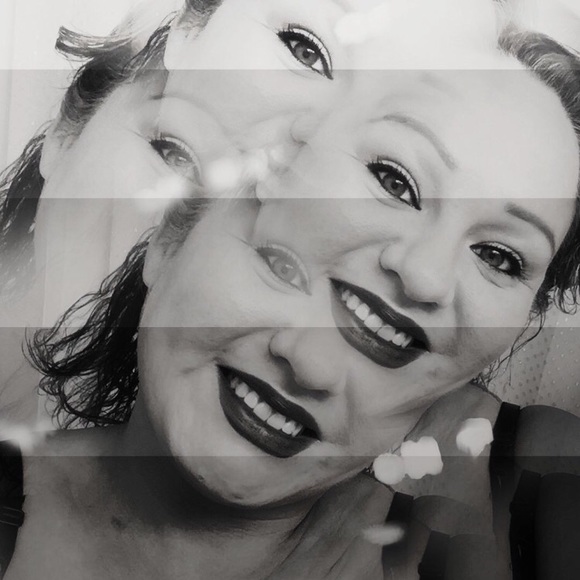 Profile Picture of Christina Saiz (@saizchristina) on Poshmark