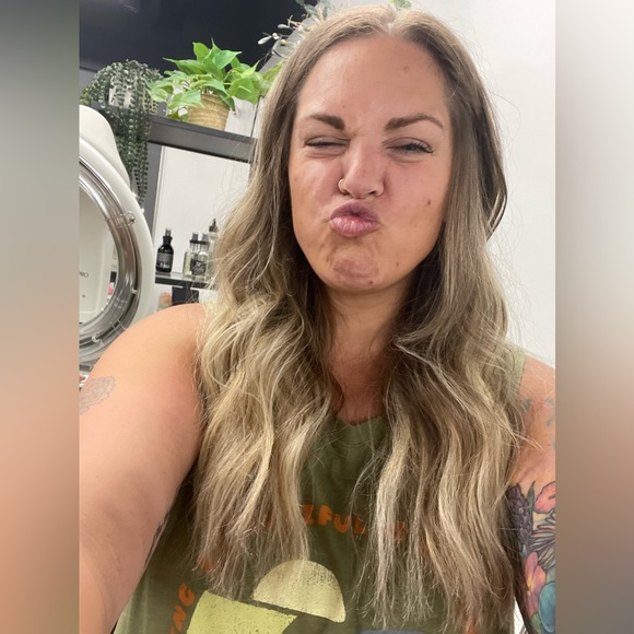 Profile Picture of Jenna Montemurno (@jennamontemurno) on Poshmark