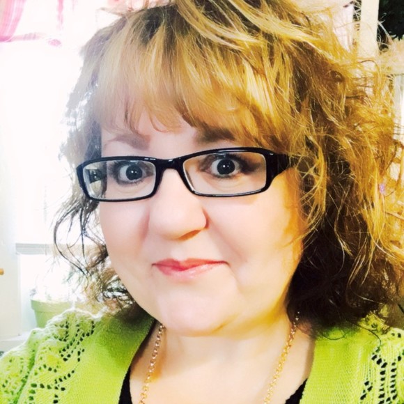 Profile Picture of Darla Hinkemeyer (@3_sisters_shop) on Poshmark