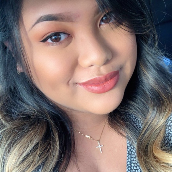 Profile Picture of Beverly Morados (@bevyannn) on Poshmark