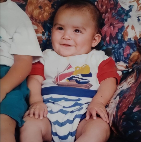 Profile Picture of Luci Ernaga (@lucy_fruty) on Poshmark