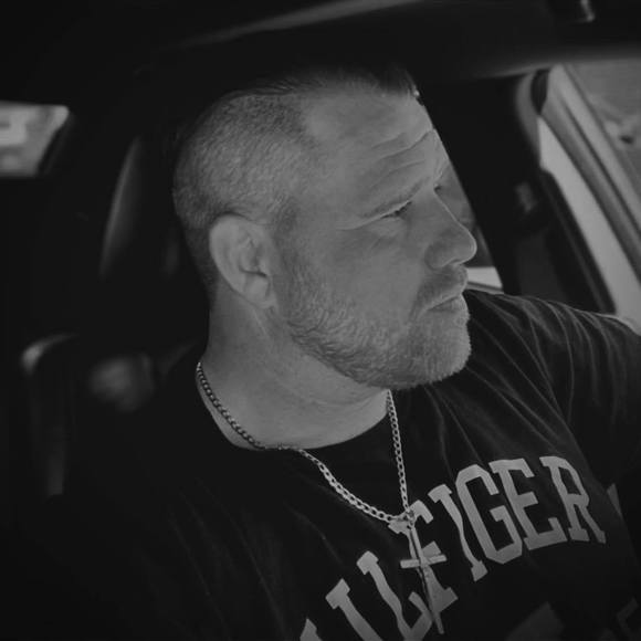 Profile Picture of Chris Deforest (@cd019403) on Poshmark