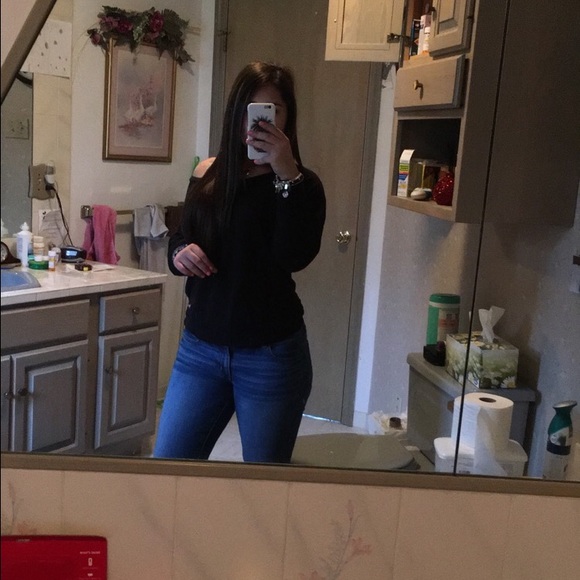 Profile Picture of Mia Krochmaluk (@miakrochmaluk) on Poshmark