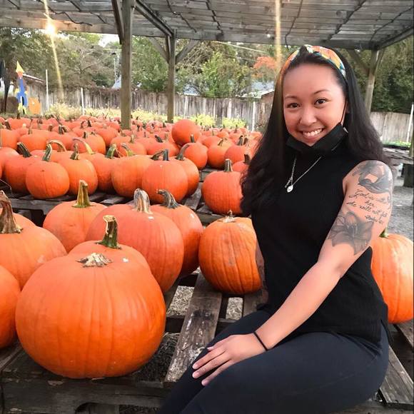 Profile Picture of April Manzano (@aprilmanzano) on Poshmark