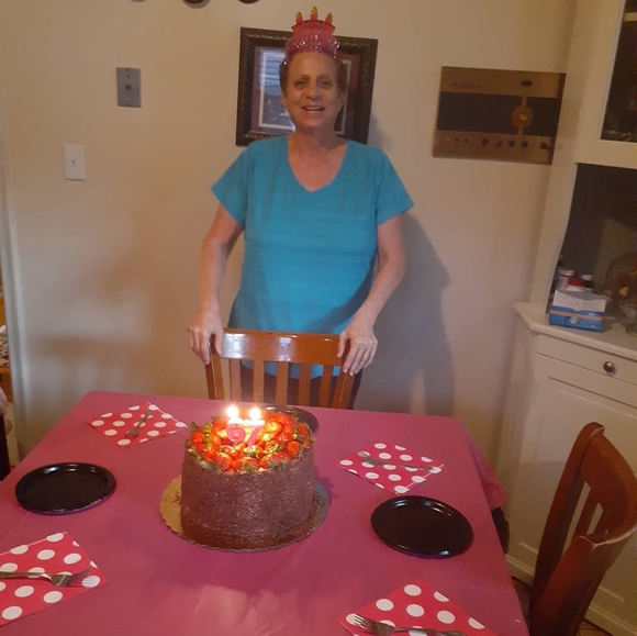 Profile Picture of Iris Flores (@tiggef0825) on Poshmark