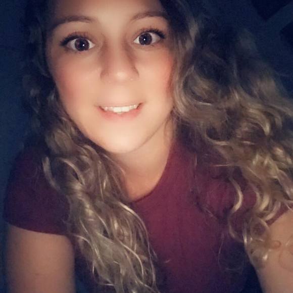 Profile Picture of Danielle Capocci (@daniiex028) on Poshmark