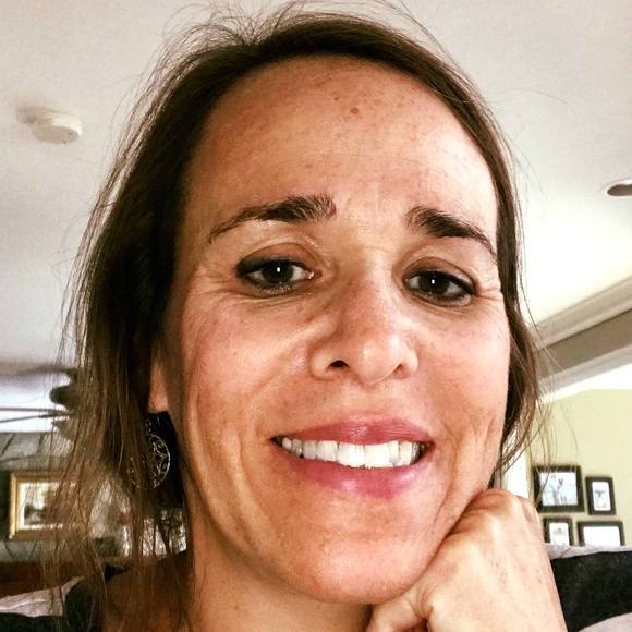 Profile Picture of Elizabeth Heinze (@emheinze4) on Poshmark