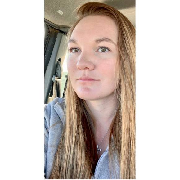 Profile Picture of Katlyn Murnion (@katlynmurnion) on Poshmark