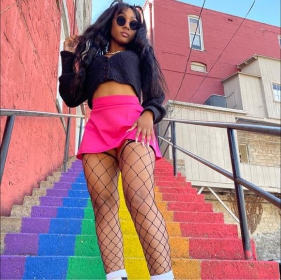 Profile Picture of Veronica Bryant (@ronnieboo97) on Poshmark