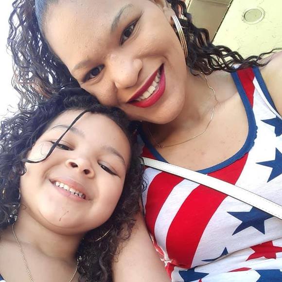 Profile Picture of Chena Thompson (@chens20) on Poshmark